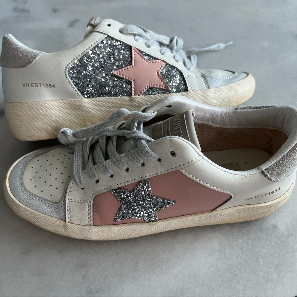 Vintage Havana Mismatched 7.5 Star Dirty Sneakers Glitter